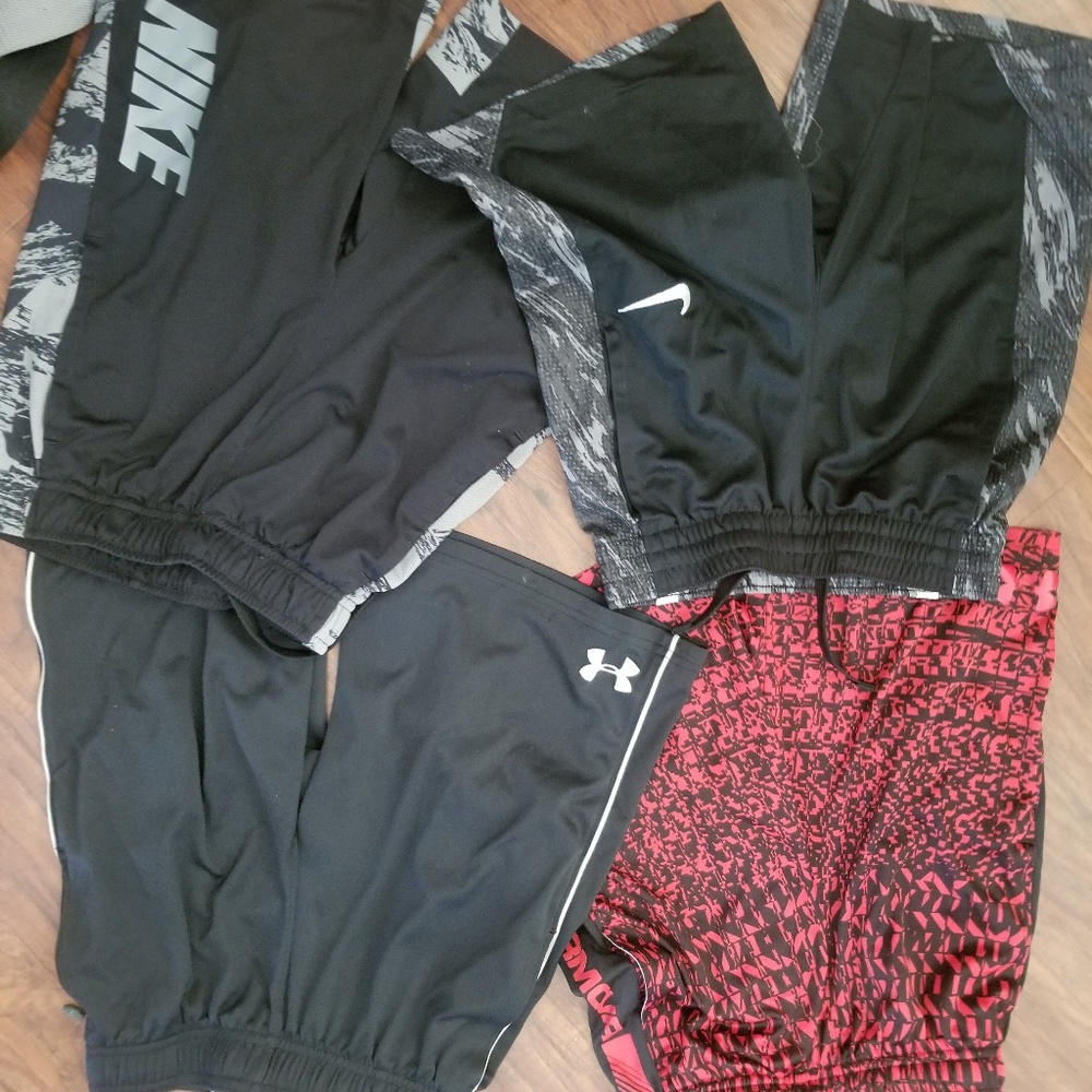 Boys lot size small Nike and under armour